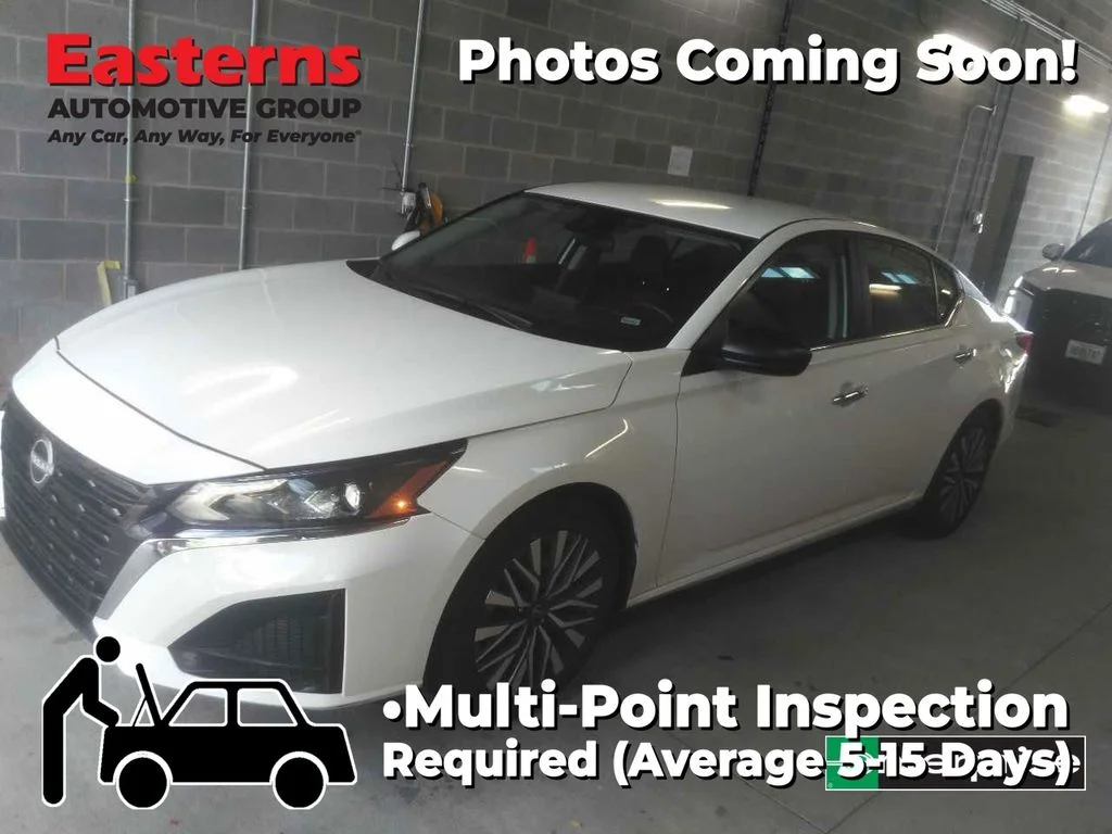 Used 2025 White Nissan 2.5 SV image 1