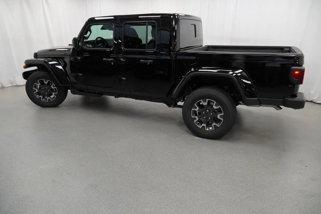 New 2026 Black Clear-Coat Exterior Paint Jeep Sahara image 14