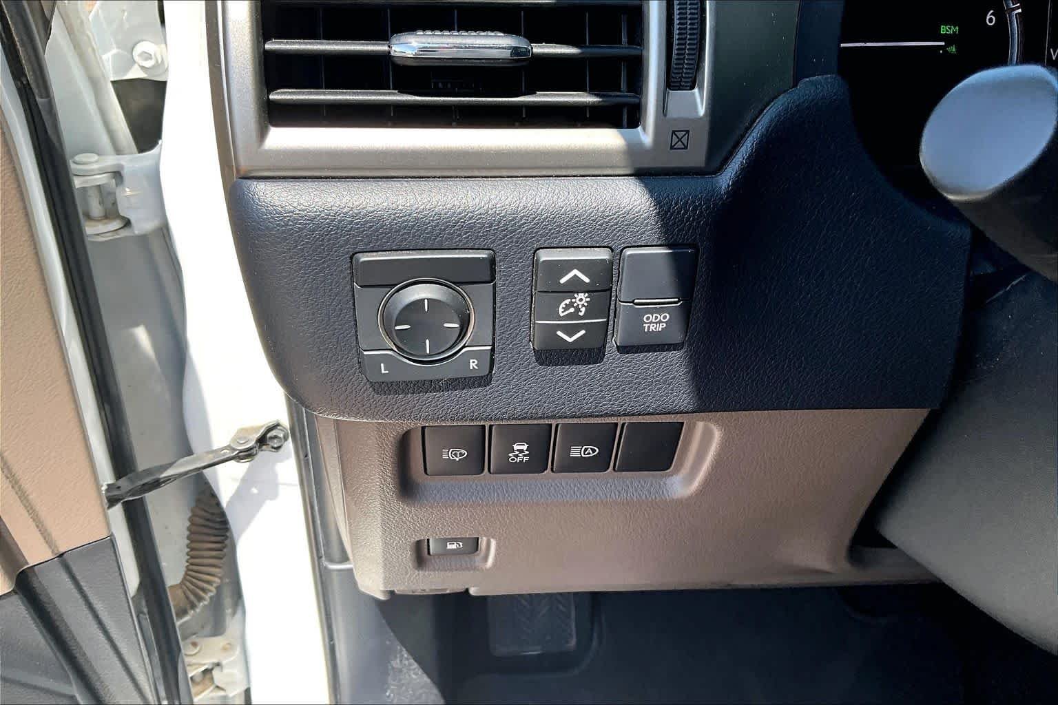 Used 2020 Starfire Pearl Lexus Premium image 31