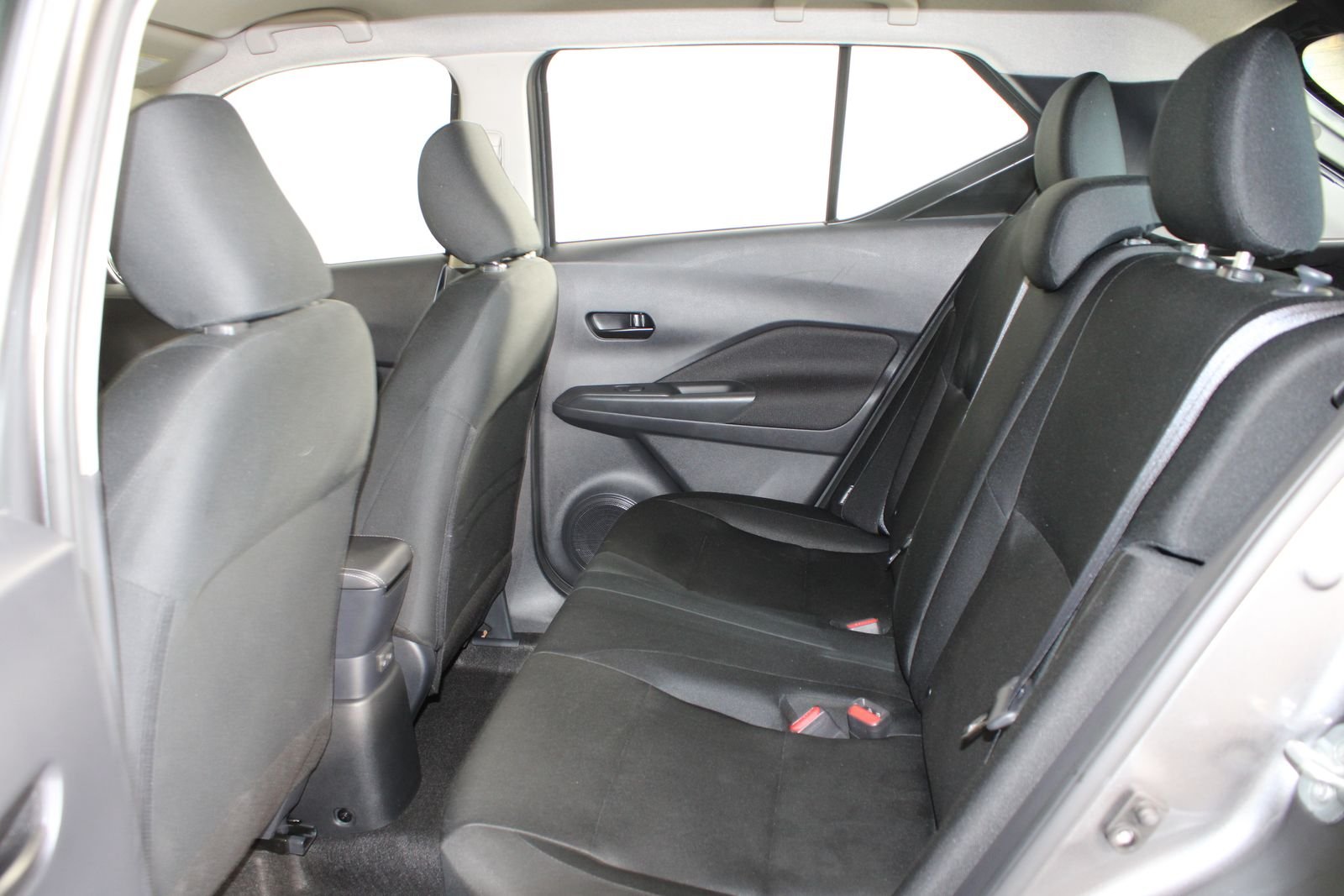 Used 2025 Gray Nissan S image 7