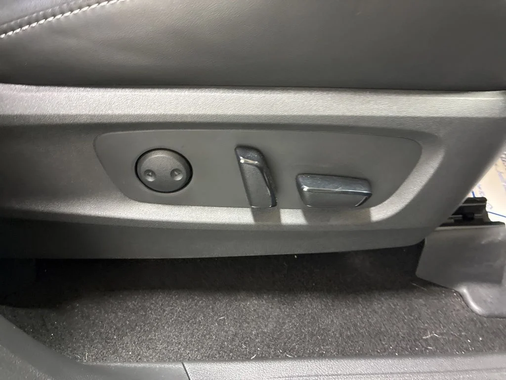 Used 2023 Gray INFINITI LUXE image 34