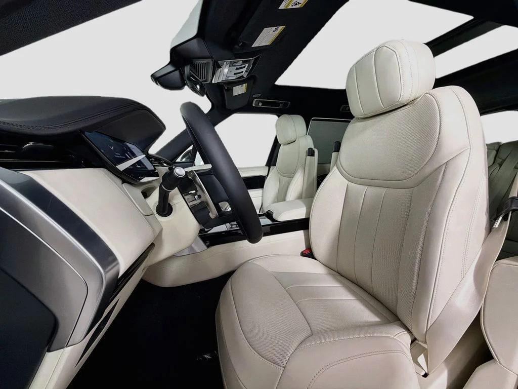 New 2026 Eiger Grey Land Rover SE image 22