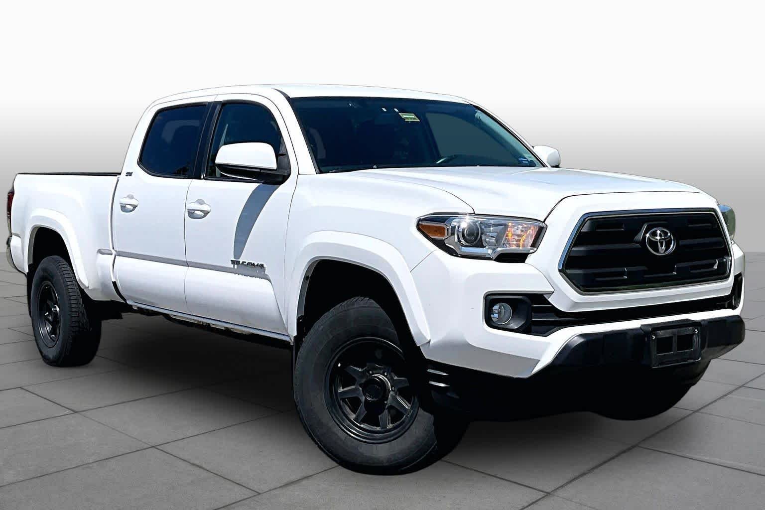 Used 2016 Super White Toyota SR5 image 3