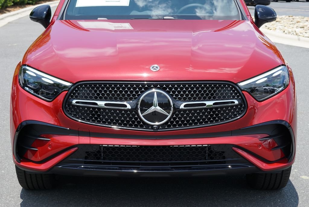 New 2026 MANUFAKTUR Patagonia Red Metallic Mercedes-Benz GLC 300 Coupe image 9
