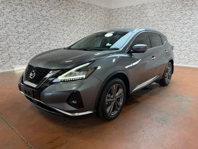 Used 2020 Gray Nissan Platinum image 3