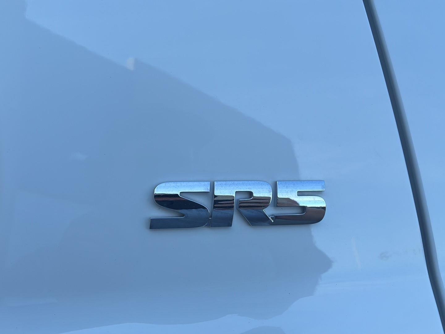 Used 2015 Super White Toyota SR5 image 10