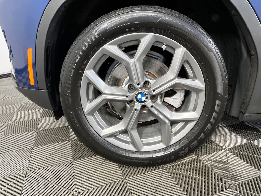 Used 2024 Blue BMW xDrive30i image 13