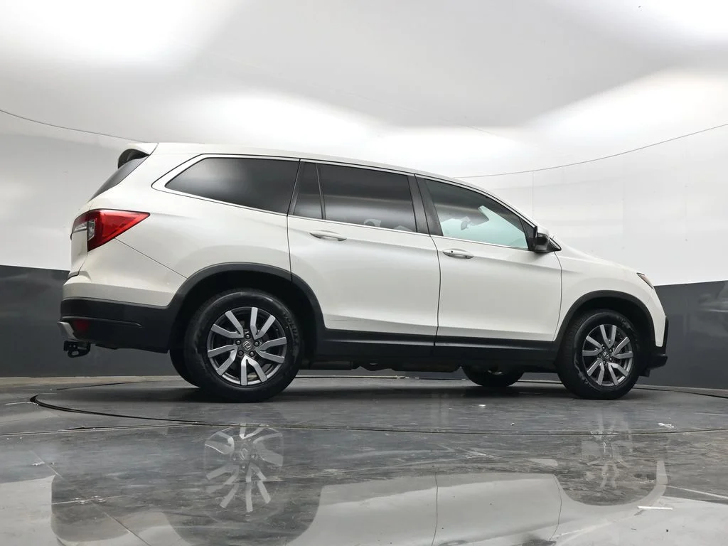 Used 2019 White Diamond Pearl Honda EX image 38