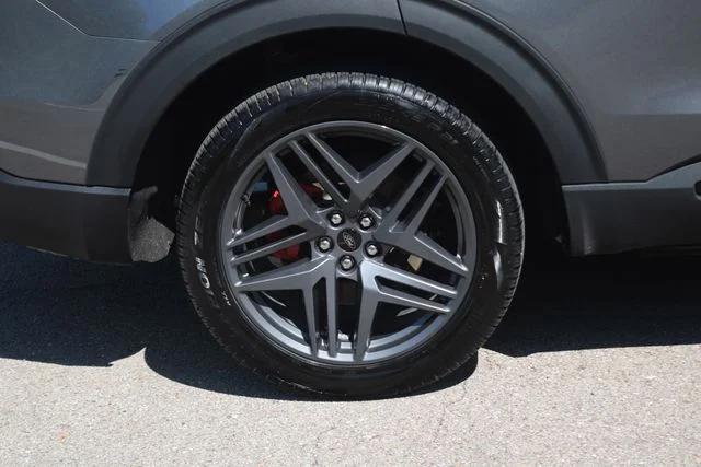 Used 2025 Gray Ford ST-Line image 28