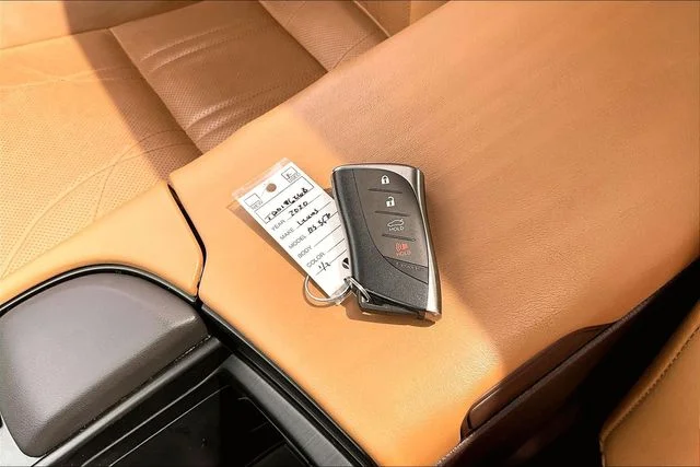 Used 2020 Silver Lexus 350 Luxury image 10
