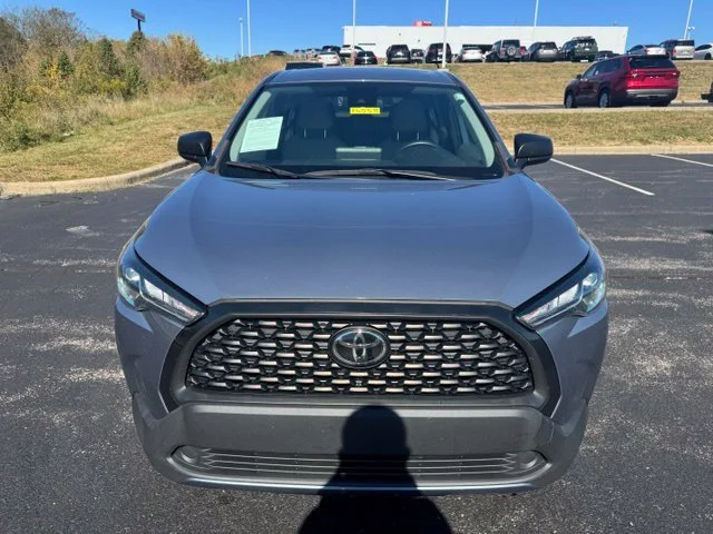 Used 2022  Toyota L image 8