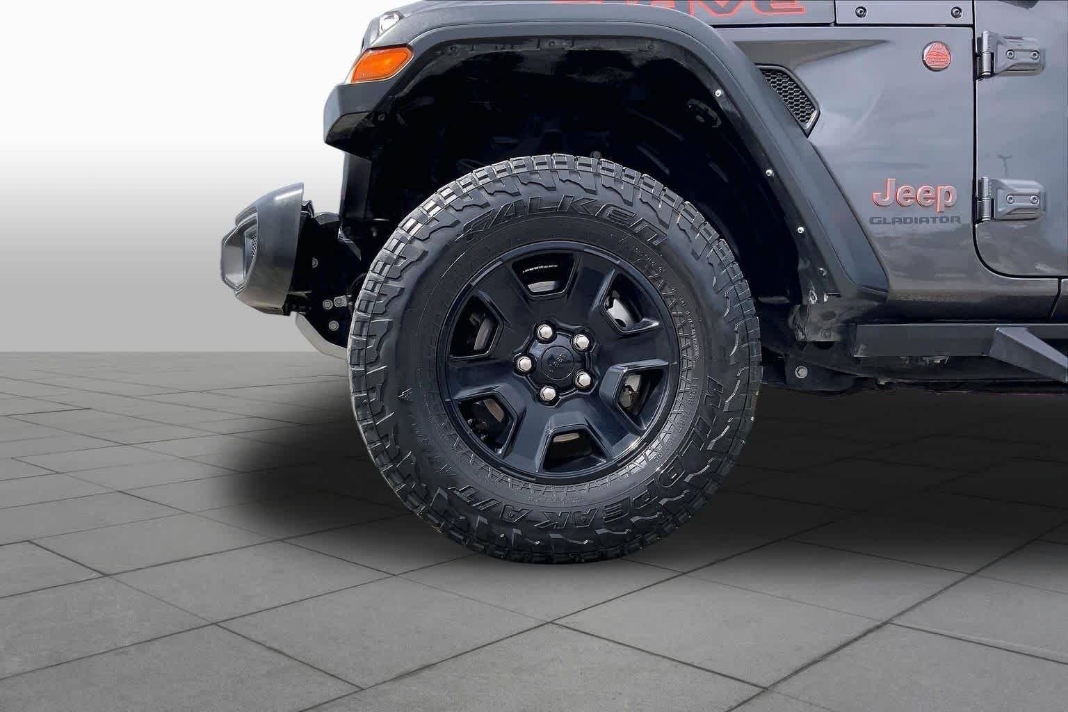 Used 2022 Granite Crystal Metallic Clearcoat Jeep Mojave image 11