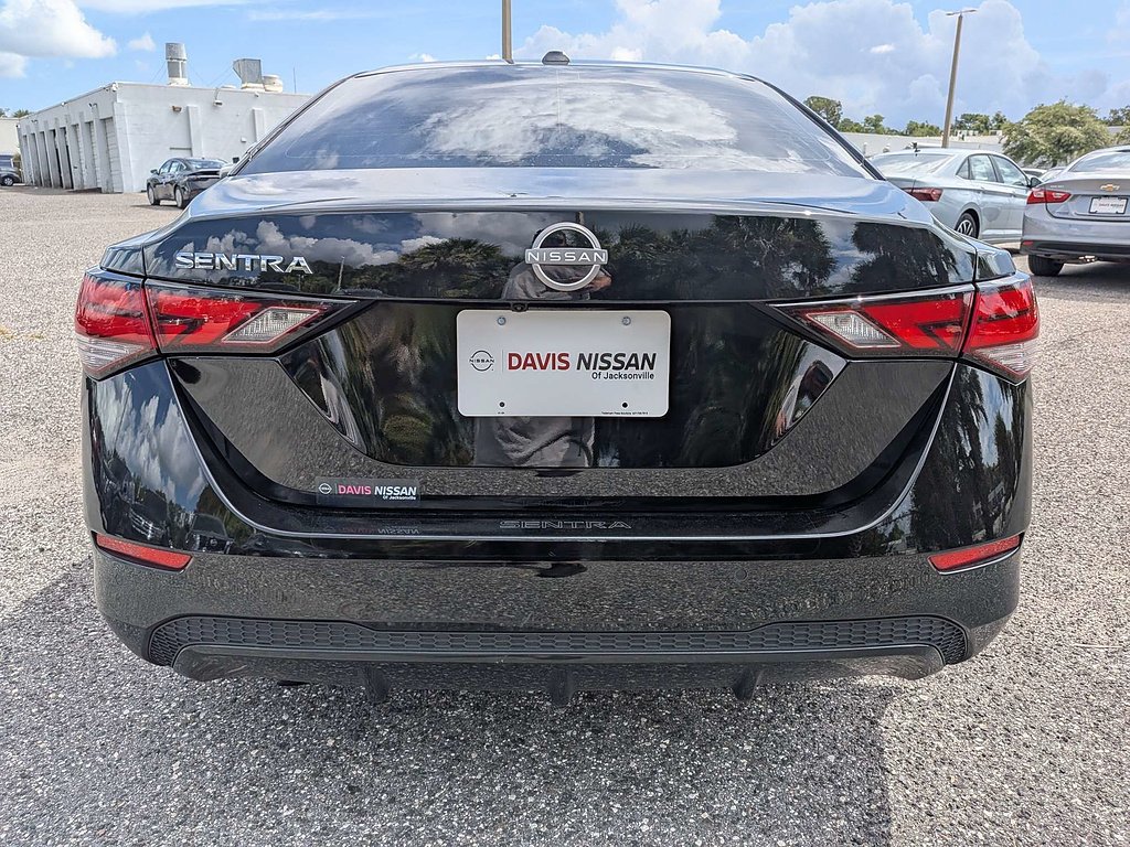 Used 2025 Super Black Nissan SV image 4