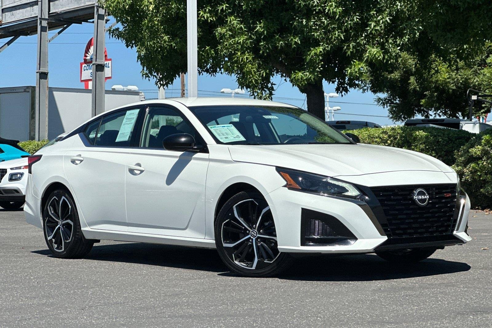 Used 2024 Glacier White Nissan 2.5 SR image 2