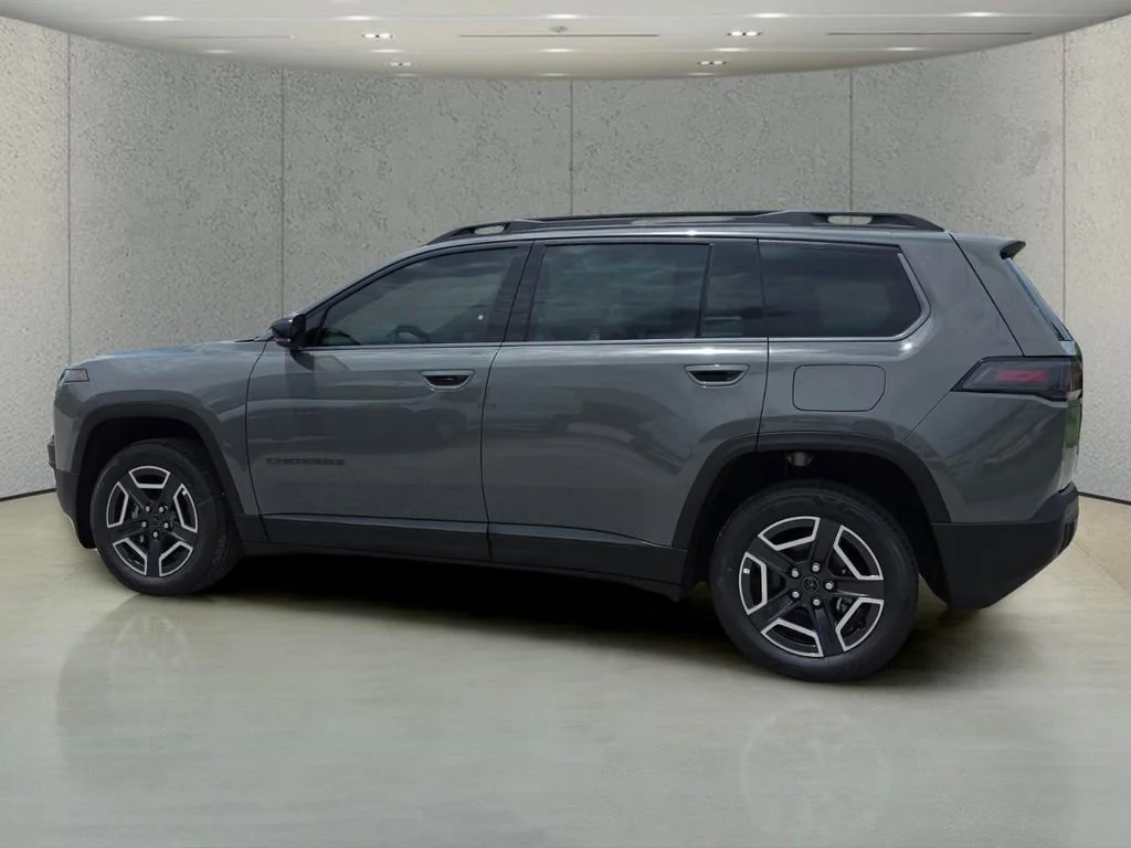 New 2026 Sting-Gray Clear-Coat Exterior Paint Jeep Limited image 7