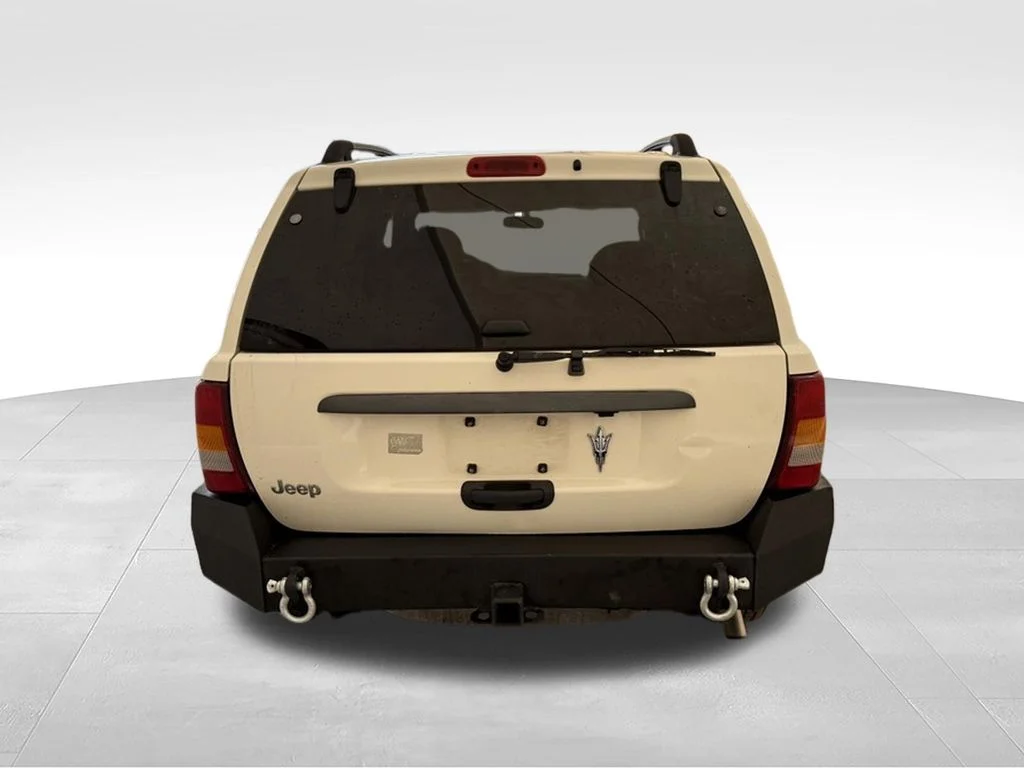 Used 2004 Stone White Jeep Laredo image 5