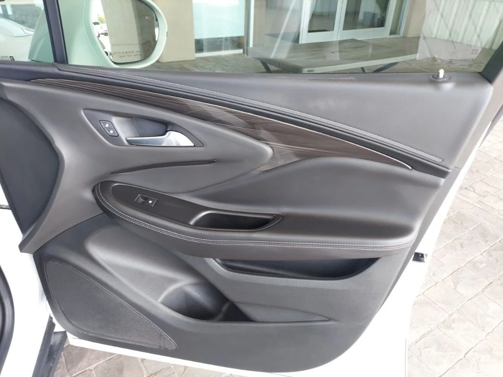 Used 2019 White Buick Essence image 29