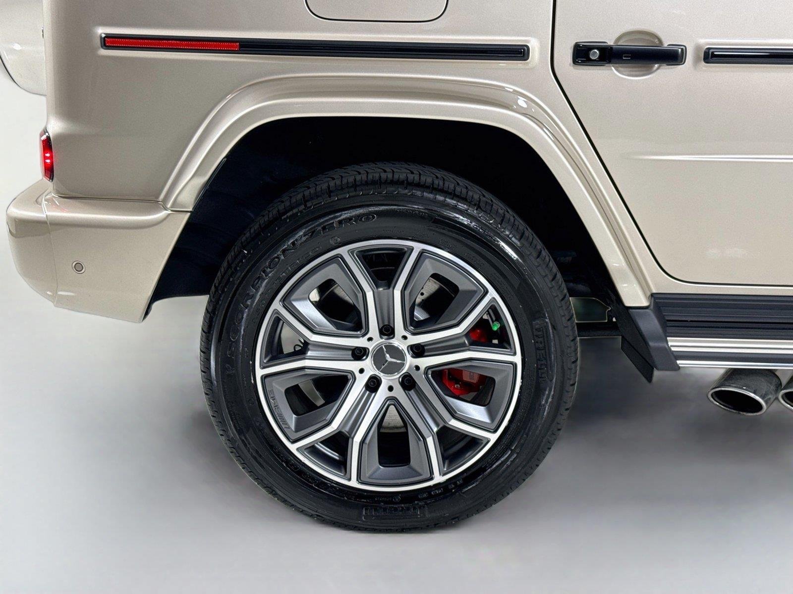Used 2026 MANUFAKTUR Desert Silver Metallic Mercedes-Benz AMG® G 63 | AMG® Cross Spoke Wheels | Performance Pkg image 40