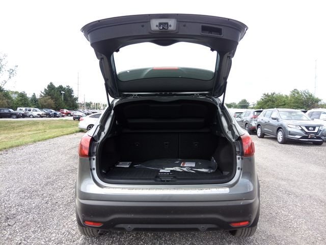 Used 2019 Gun Metallic Nissan SL image 17