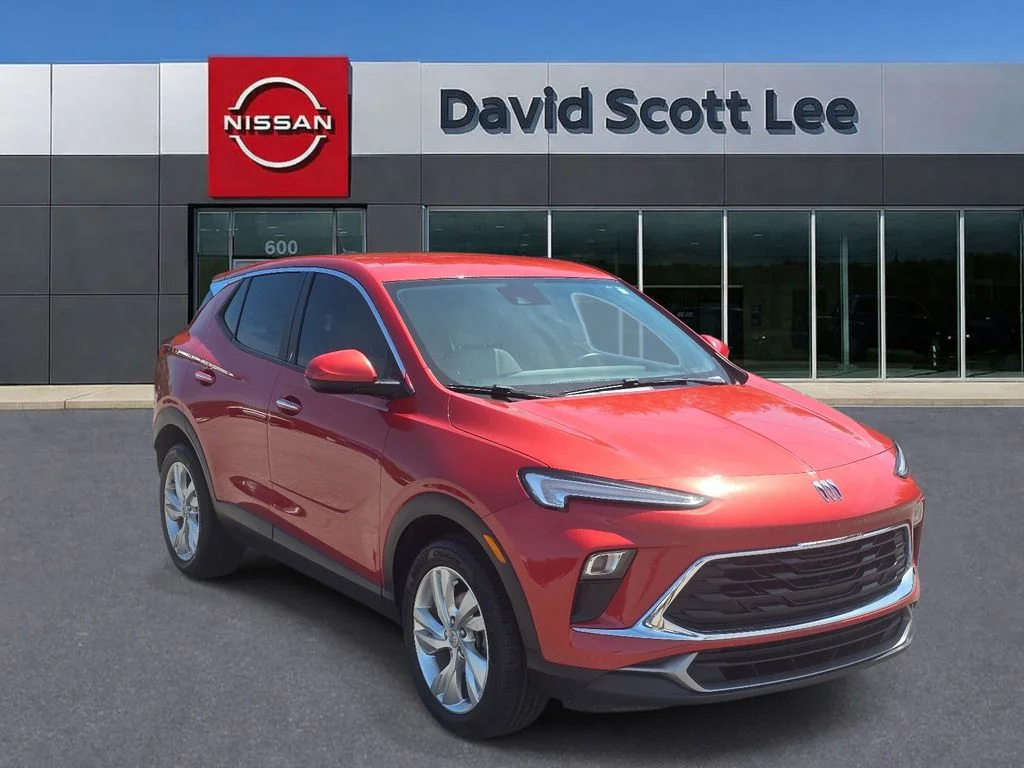 Used 2024 Red Buick Preferred image 3