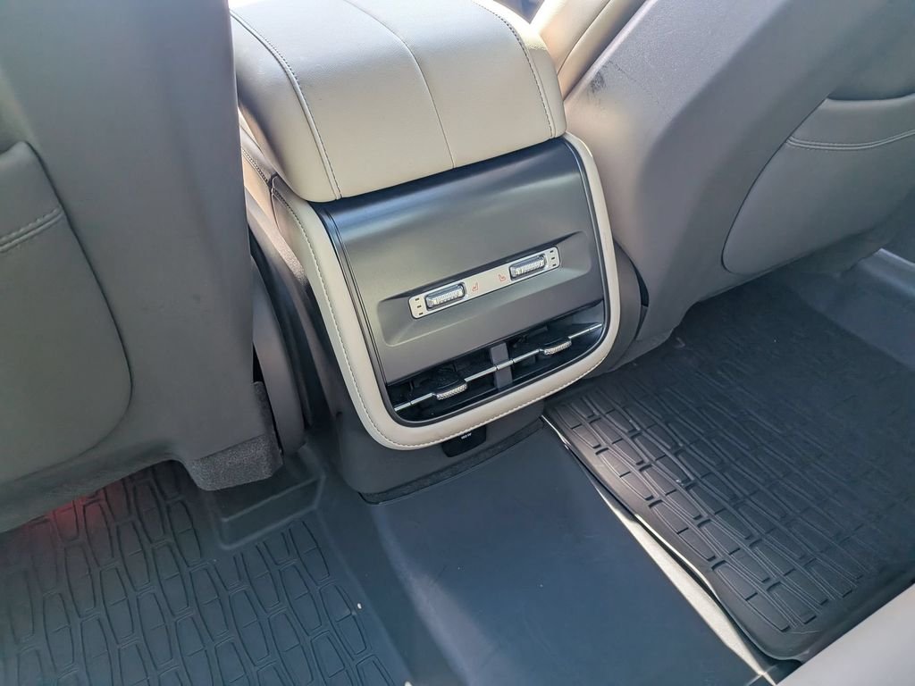 Used 2025 White Lincoln Premiere image 17