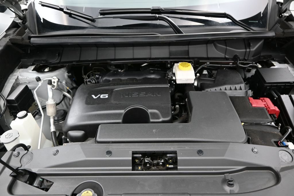 Used 2023 Silver Nissan SL image 18