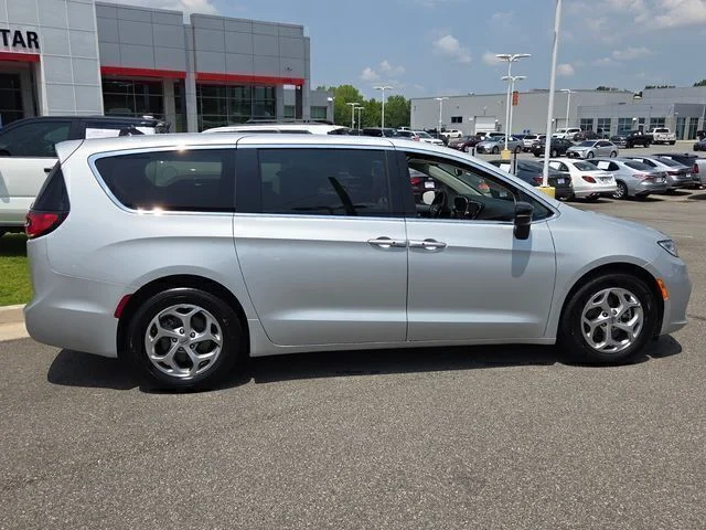 Used 2024 Silver Chrysler Limited image 13