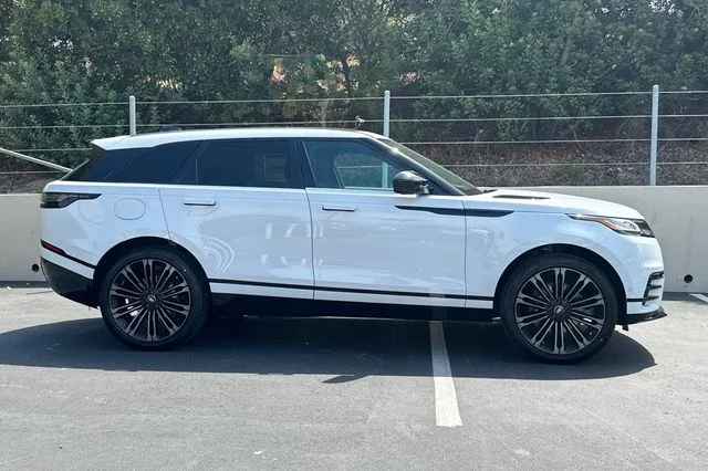 New 2026 Fuji White Land Rover Dynamic SE image 6