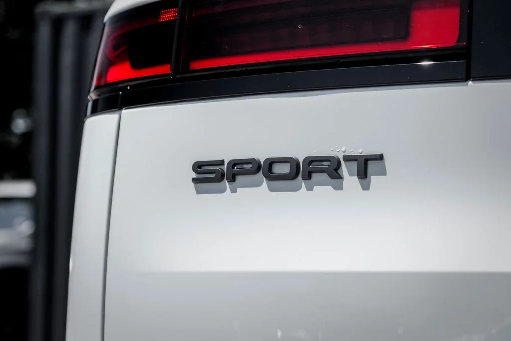 New 2026 Fuji White Land Rover Dynamic SE image 8