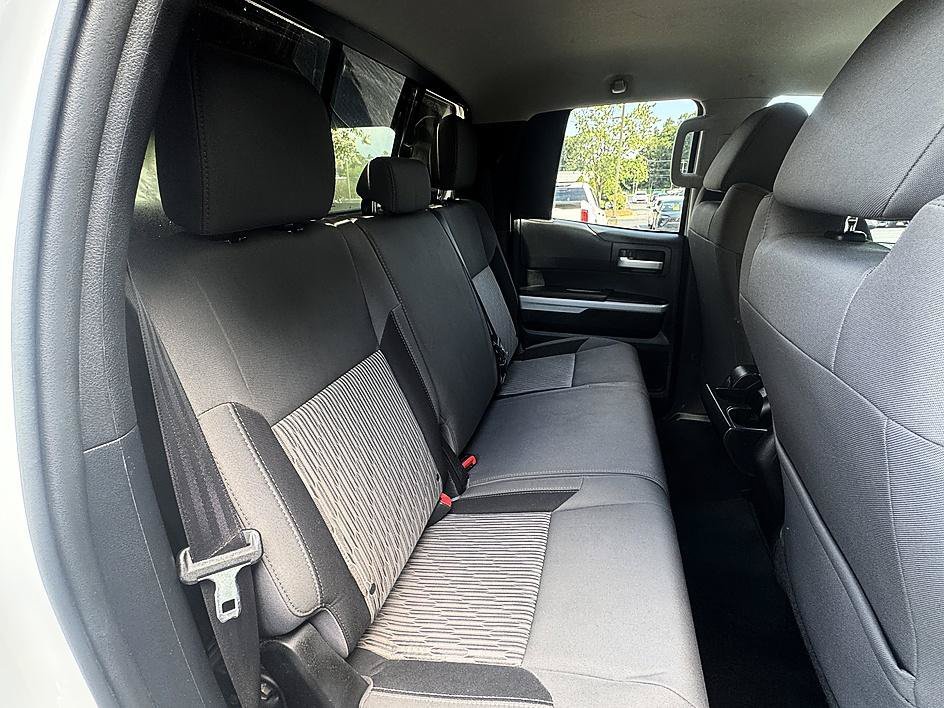 Used 2014 Super White Toyota SR5 image 17