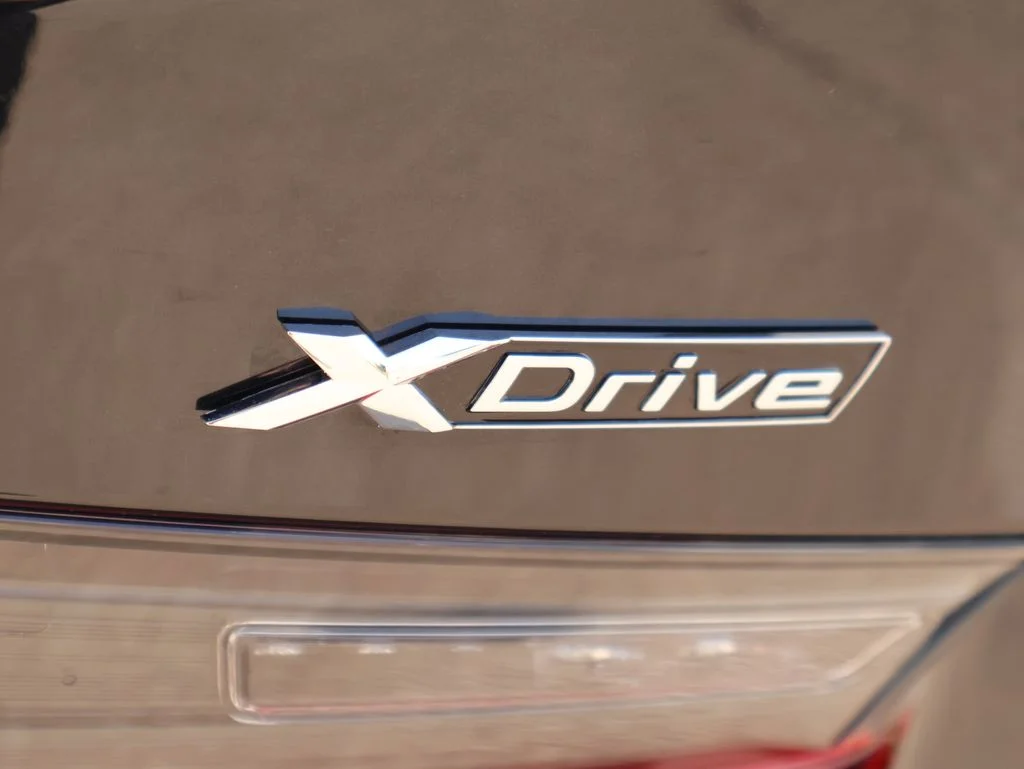 2025 BMW 3 Series 330i - Photo 24