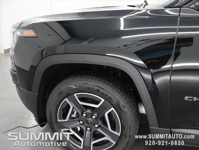 New 2026 Diamond Black Crystal Pearl-Coat Exterior Paint Jeep Limited image 34