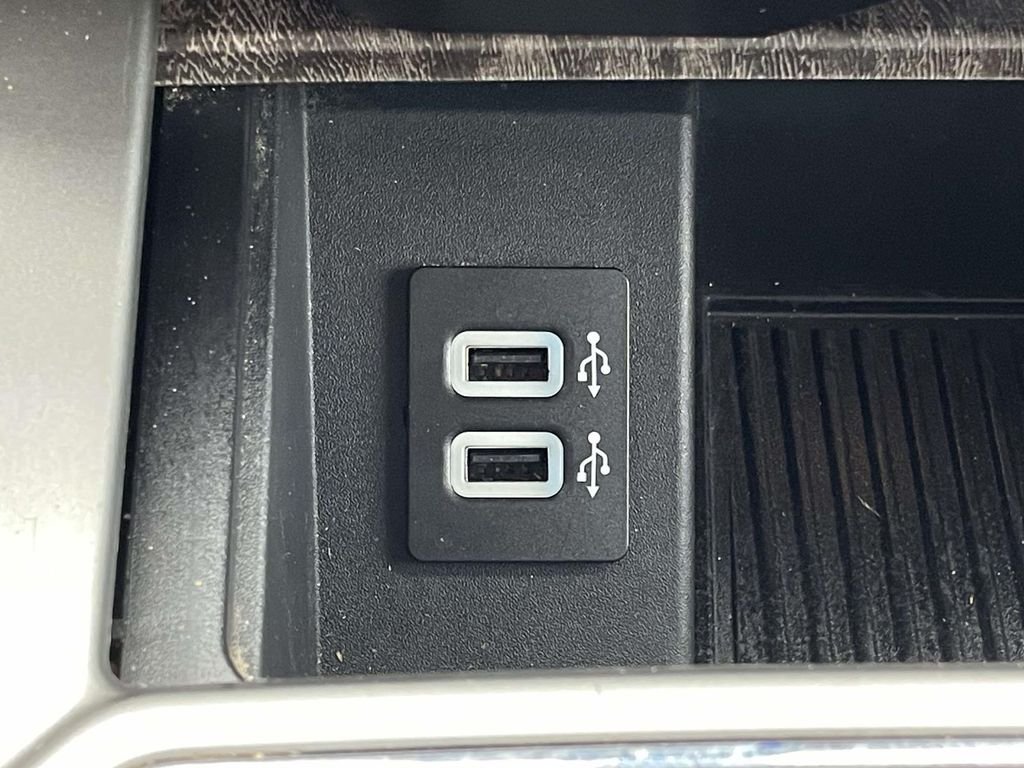 Used 2017 White Platinum Metallic Tri-Coat Ford Lariat image 23