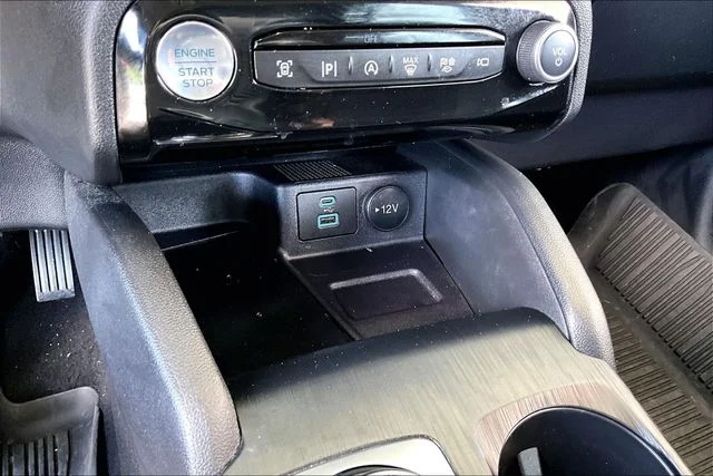 Used 2023 Silver Ford Platinum image 24
