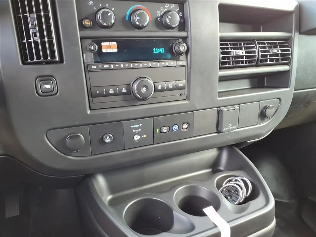 2025 Chevrolet Express Cargo Work Van - Photo 17