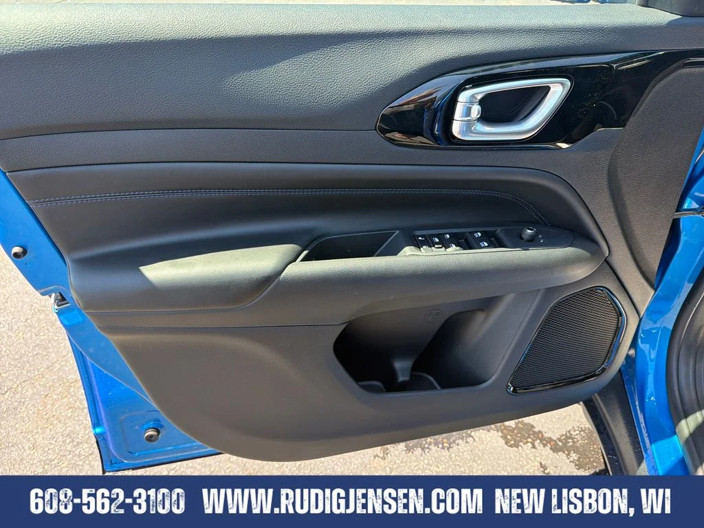 New 2026 Hydro Blue Pearlcoat Jeep Latitude image 10