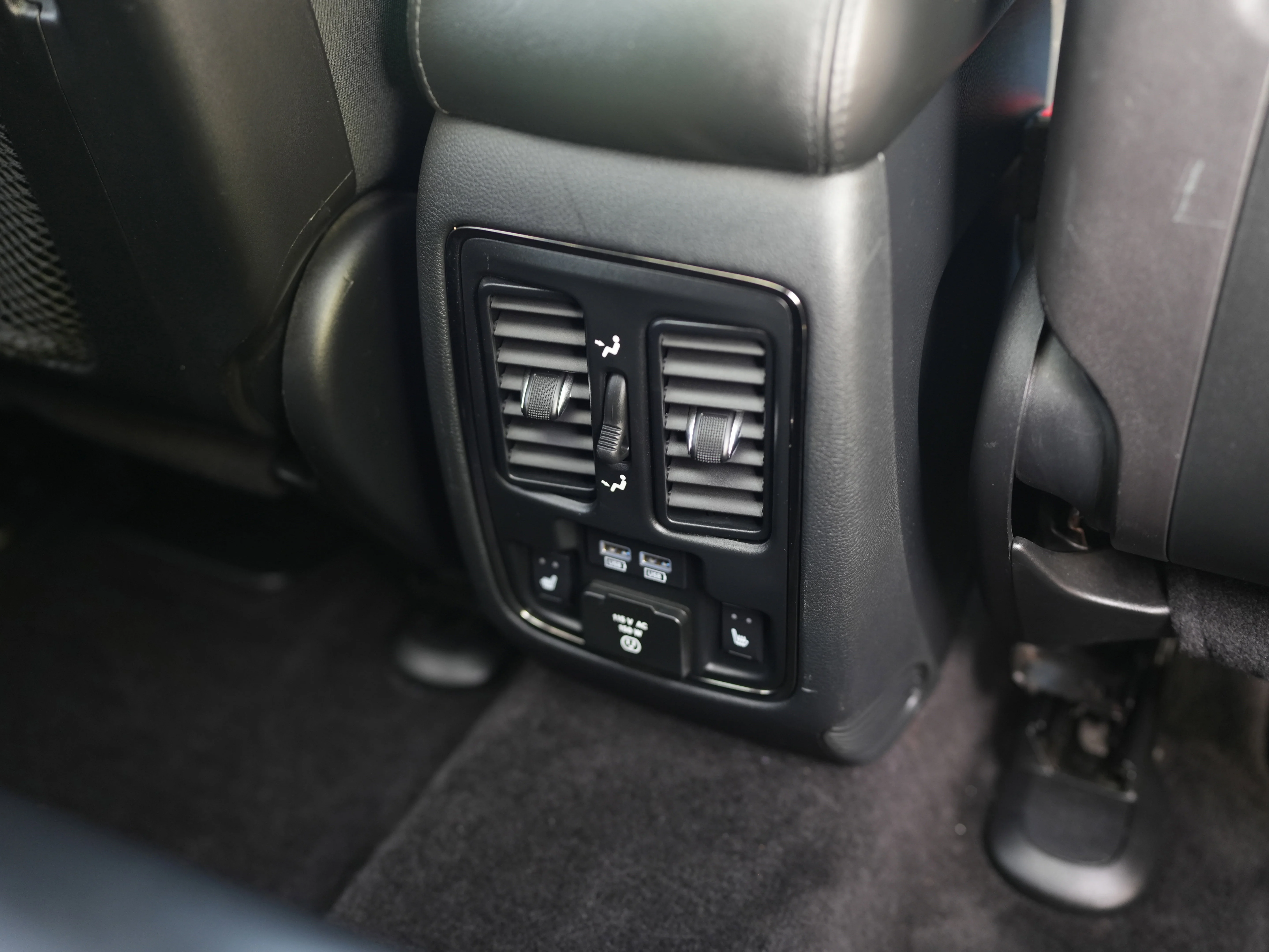 Used 2018 Billet Silver Metallic Clearcoat Jeep High Altitude image 31