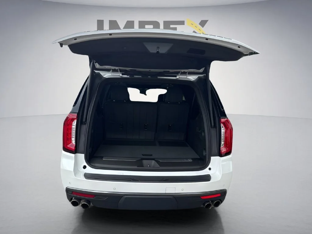 Used 2023 White Frost Tricoat GMC Denali Ultimate image 13