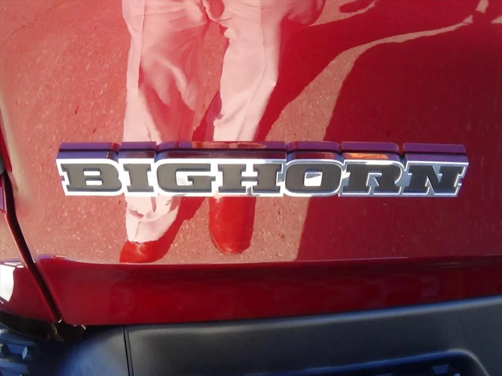 Certified Used 2025 Delmonico Red Pearl Coat (prv) RAM Big Horn image 9