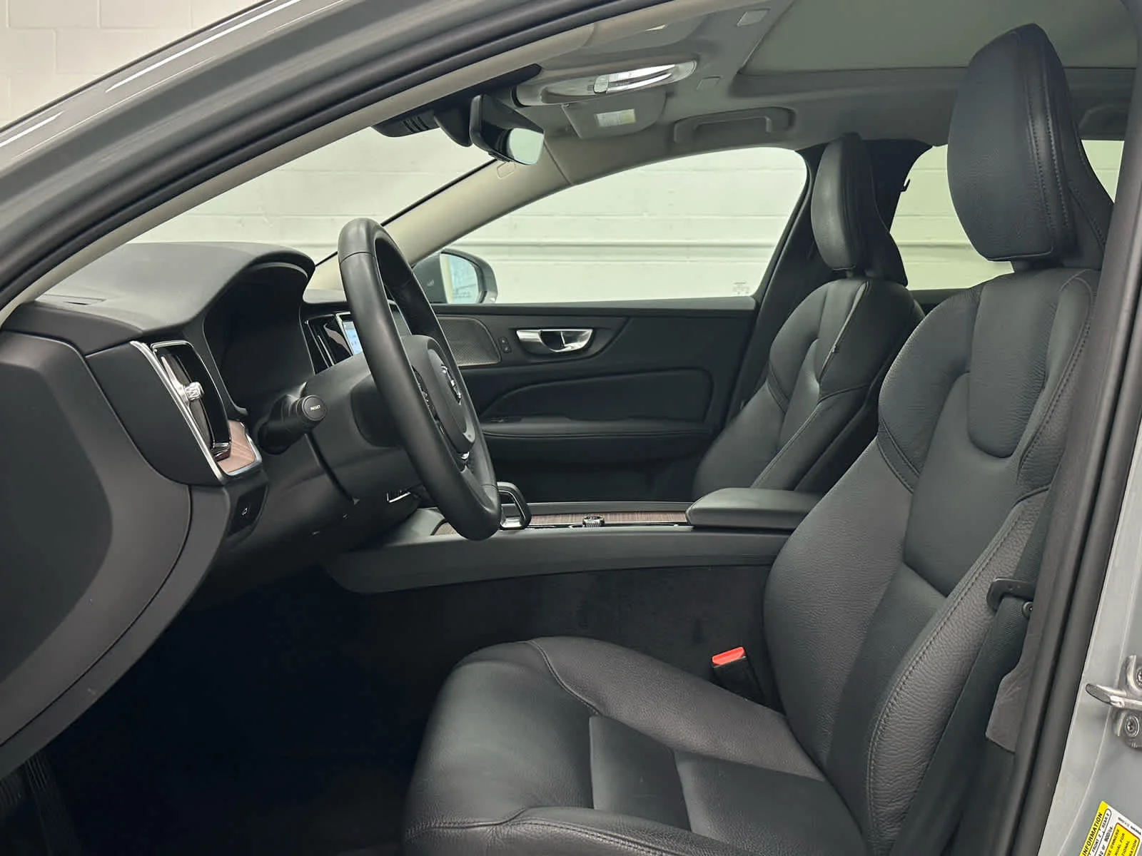 Used 2024 Vapour Grey Metallic Volvo Plus image 11