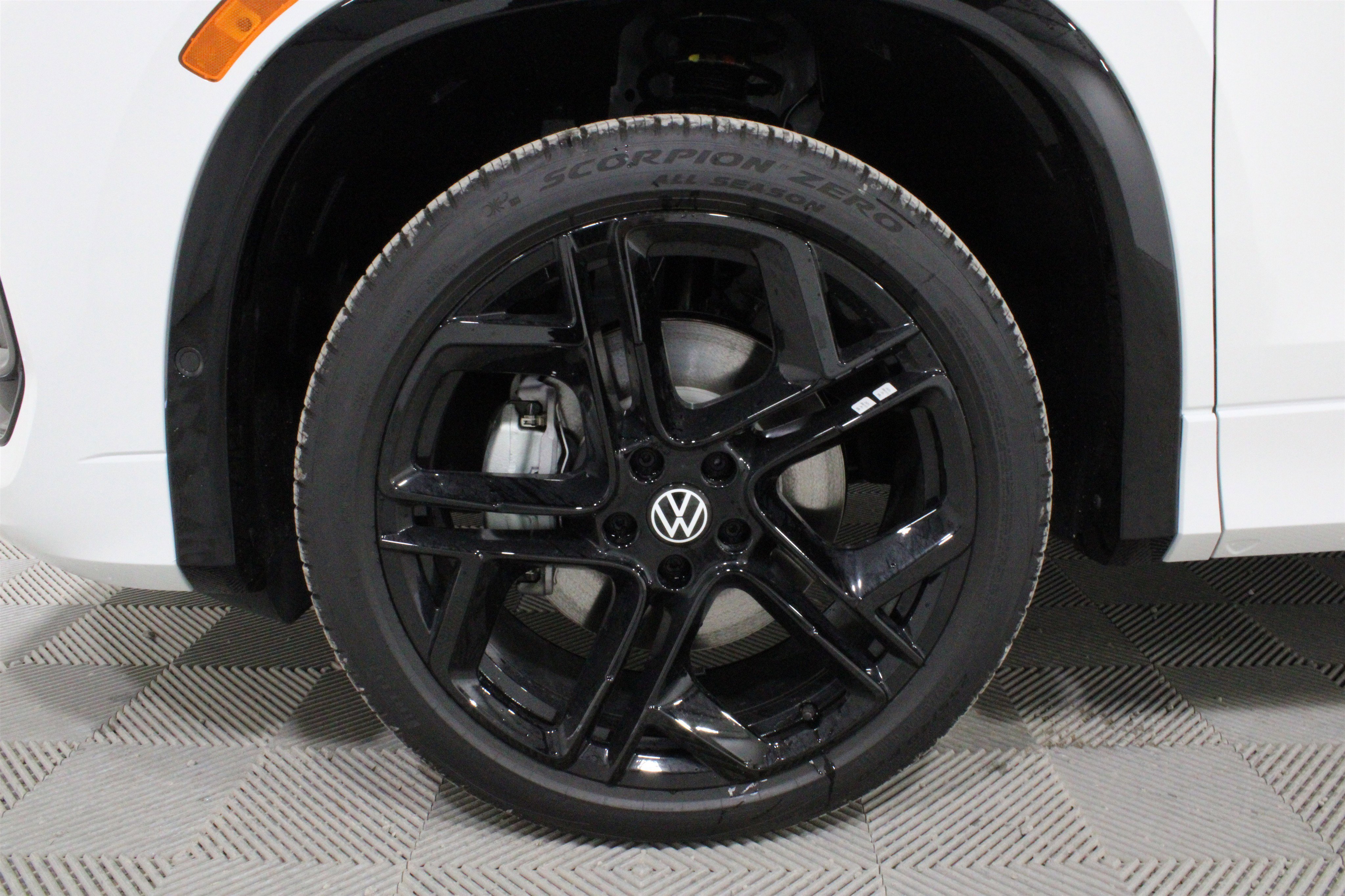 New 2026 Opal White Pearl Volkswagen SE R-Line Black image 32