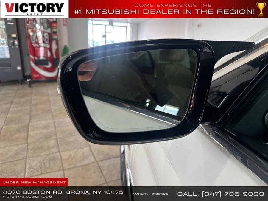 Used 2022 White BMW 530e iPerformance image 28