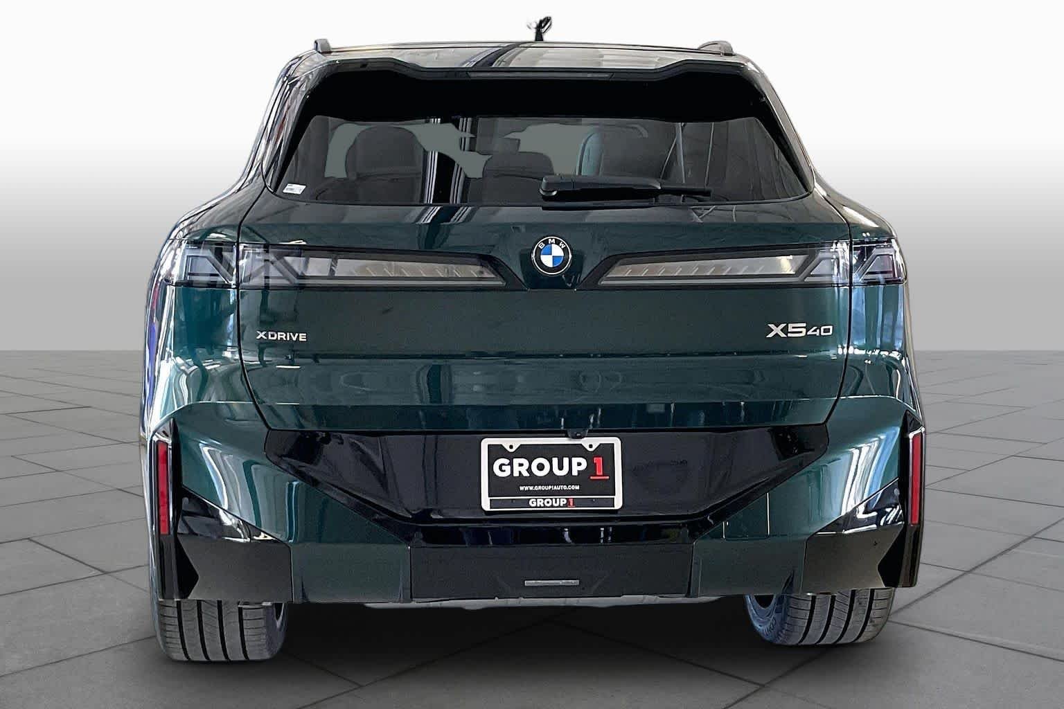 New 2027 Vancouver Green Metallic BMW 40 xDrive image 4