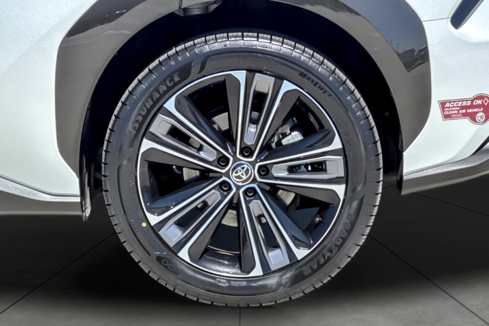 Certified Used 2023 Wind Chill Pearl Toyota Limited image 25