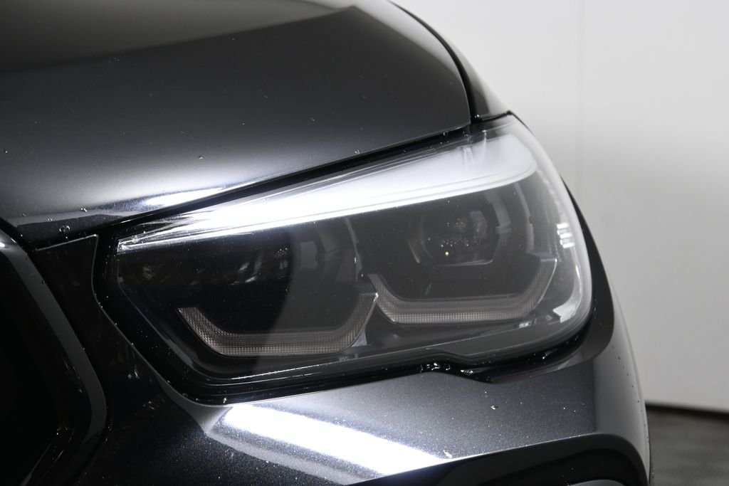 Used 2021 Black Sapphire Metallic BMW xDrive40i image 11