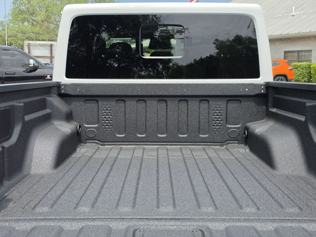 New 2026 Bright White Clear-Coat Exterior Paint Jeep 85th Anniversary Edition image 9