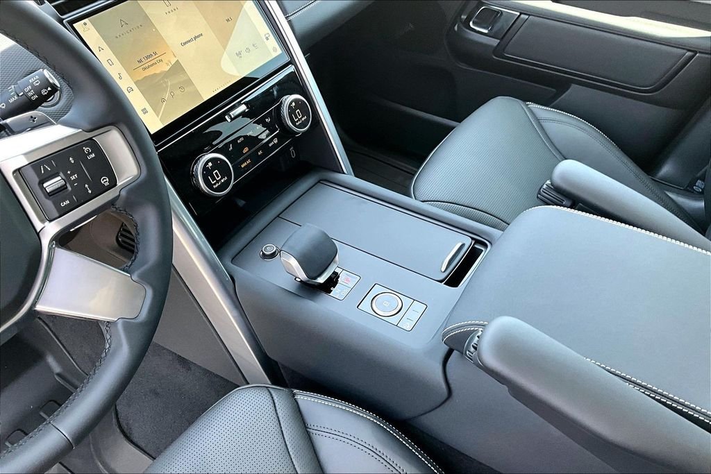 New 2026 Fuji White Land Rover Dynamic SE image 8