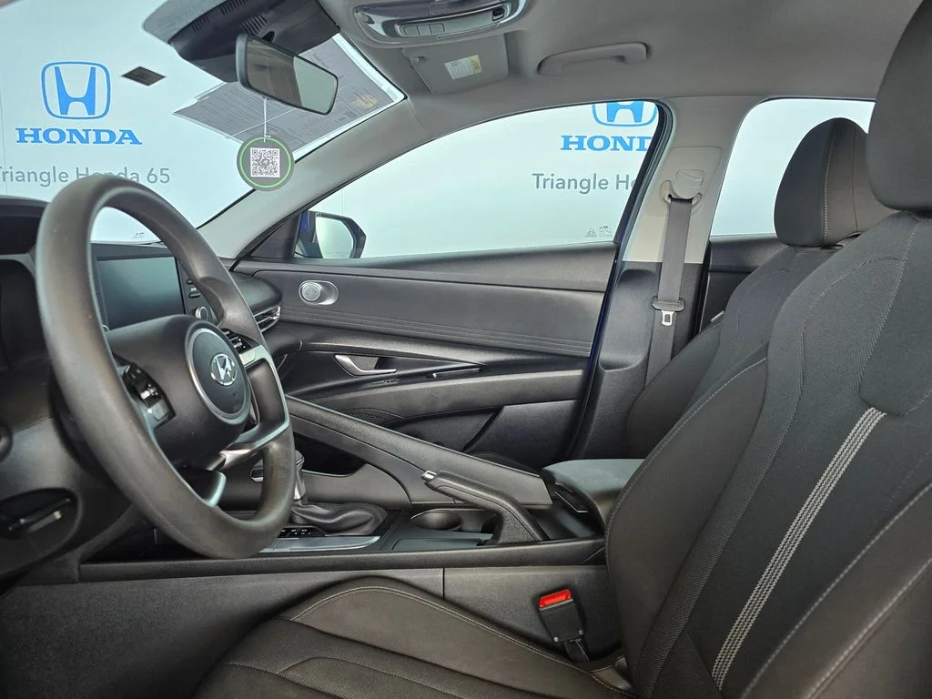 Used 2021 Blue Hyundai SE image 7