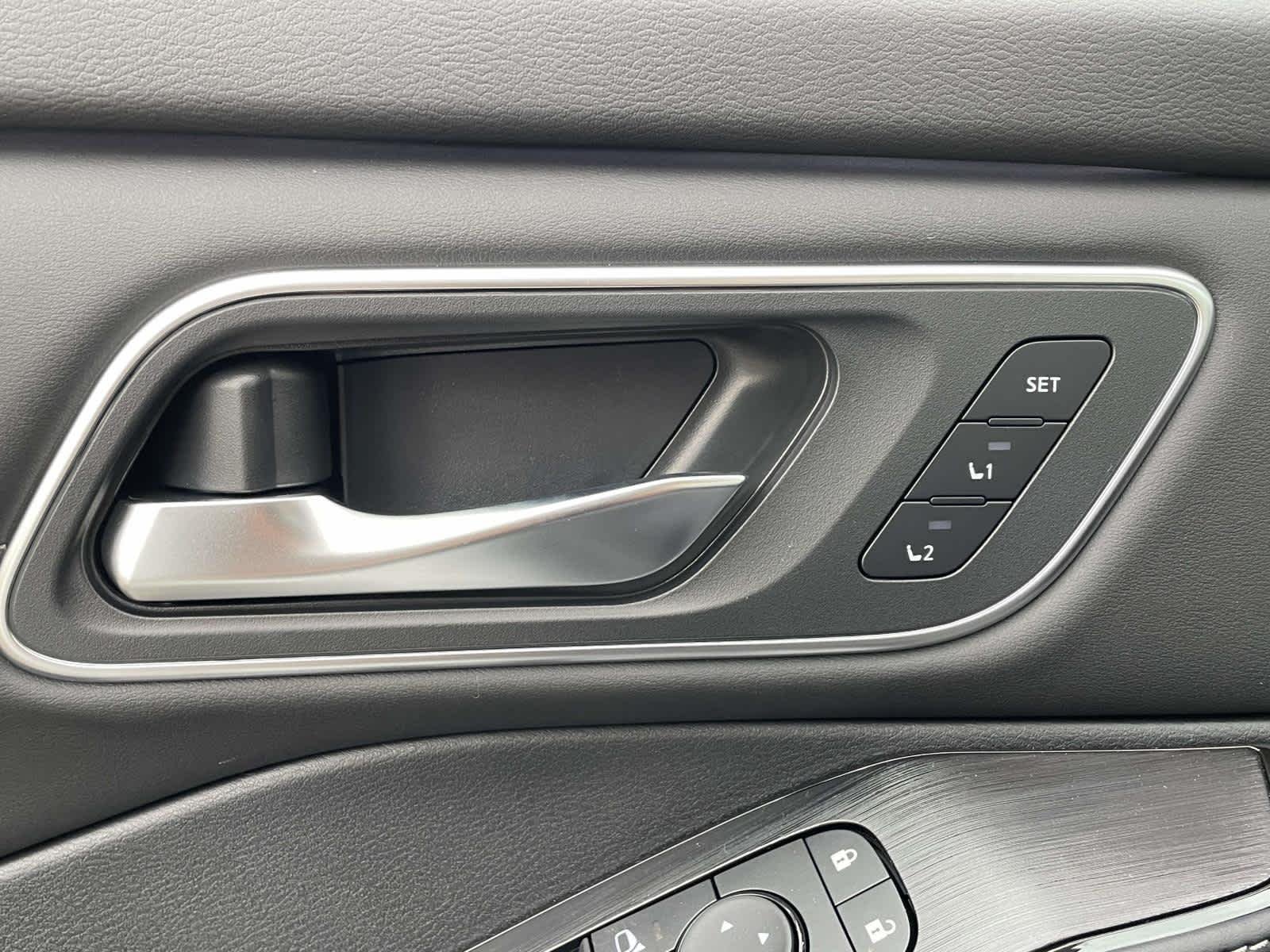 New 2026 Everest White Pearl/Super Black Nissan Platinum image 32