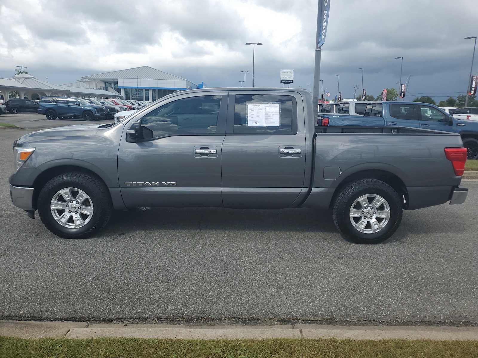 2019 Nissan Titan SV photo 2